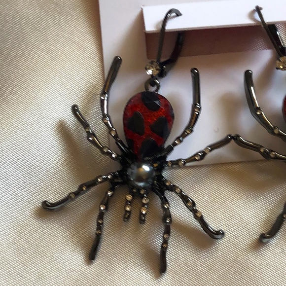 Betsey Johnson Hematite Tone Glampire Spider Drop Earrings Crystal Accents NWT - Picture 7 of 11